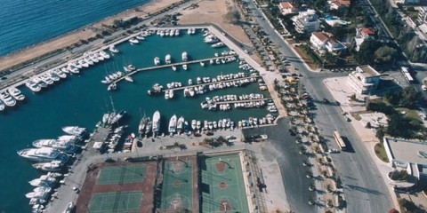 ΑΝΑΤΡΟΠΗ ΣΤΗ ΓΛΥΦΑΔΑ