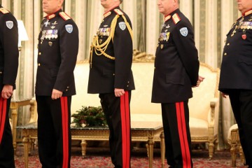 στρατιωτικοί