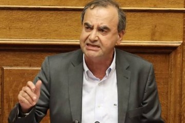 Στρατούλης