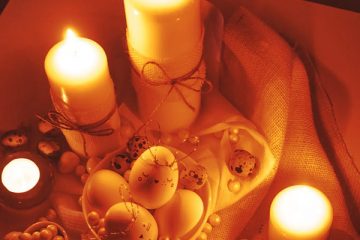 DECORATE EASTER CANDLES